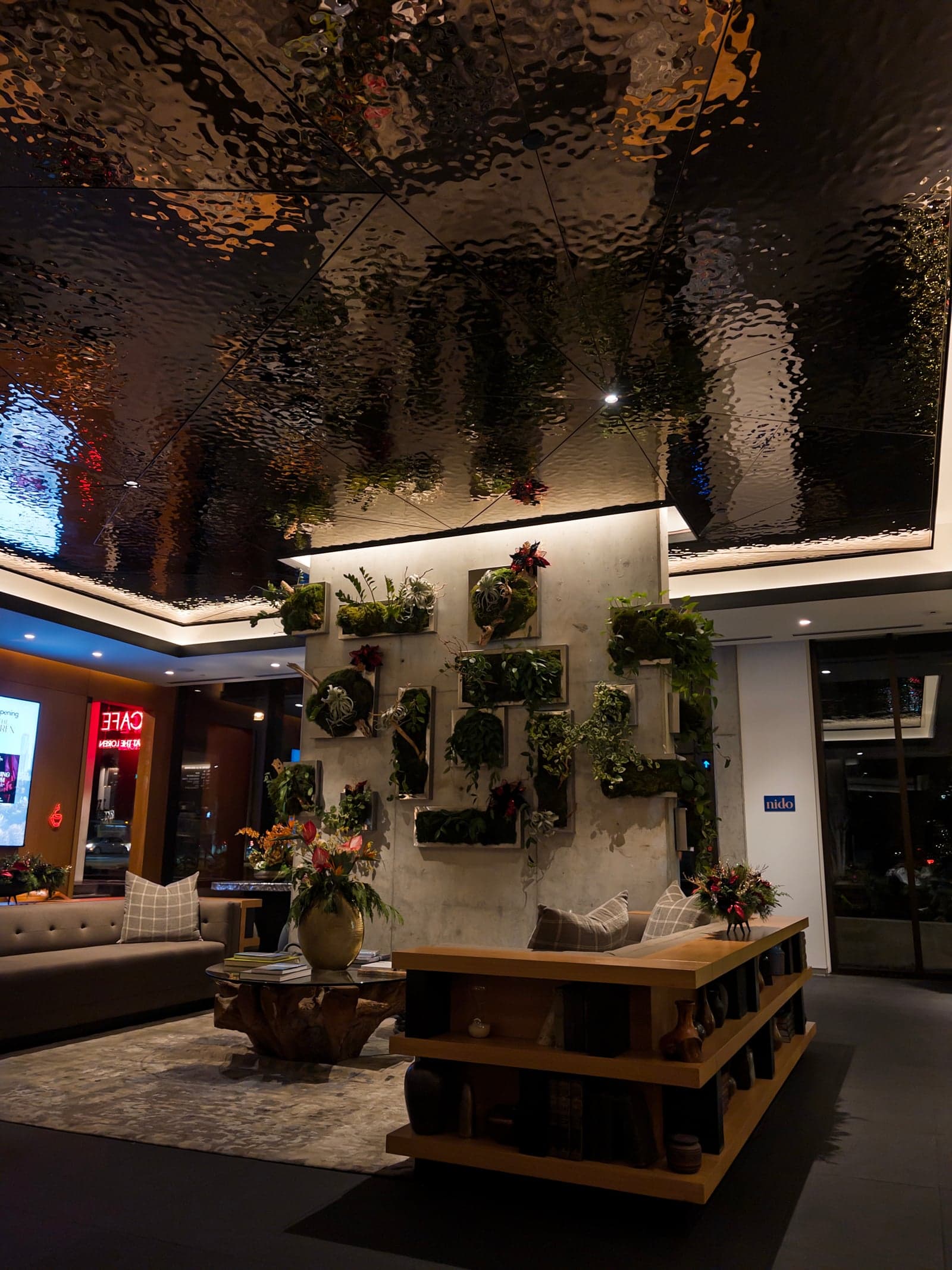 cafe at the loren